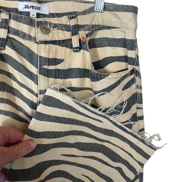 Re/Done 70s Tiger Print Flared-Leg Jeans - Picture 4 of 14